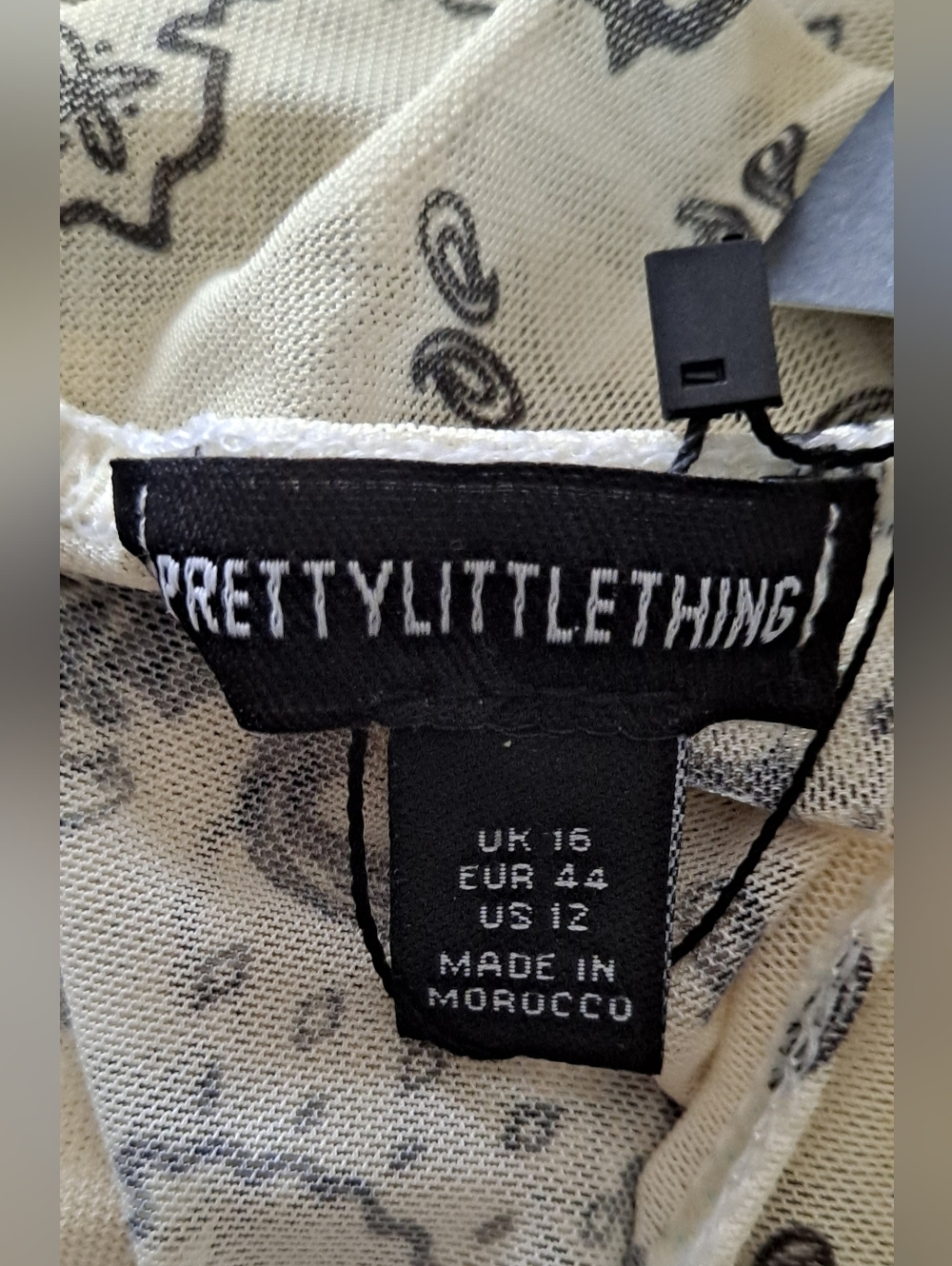 NWT PrettyLittleThing Draped Halter Bandana Print Top in Cream - Picture 9 of 9